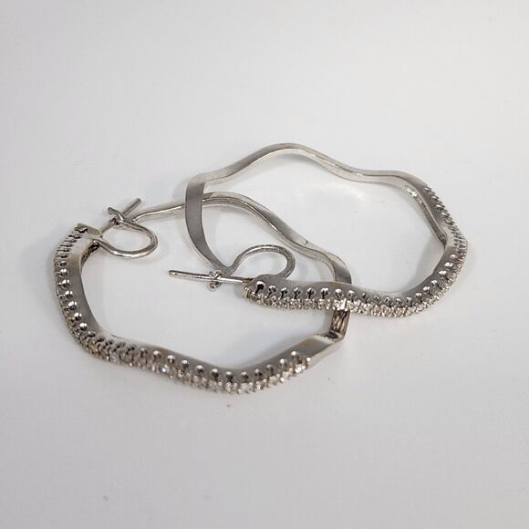 Elegant Wavy 18k White Gold Diamonds Hoop Earrings - Picture 6 of 10